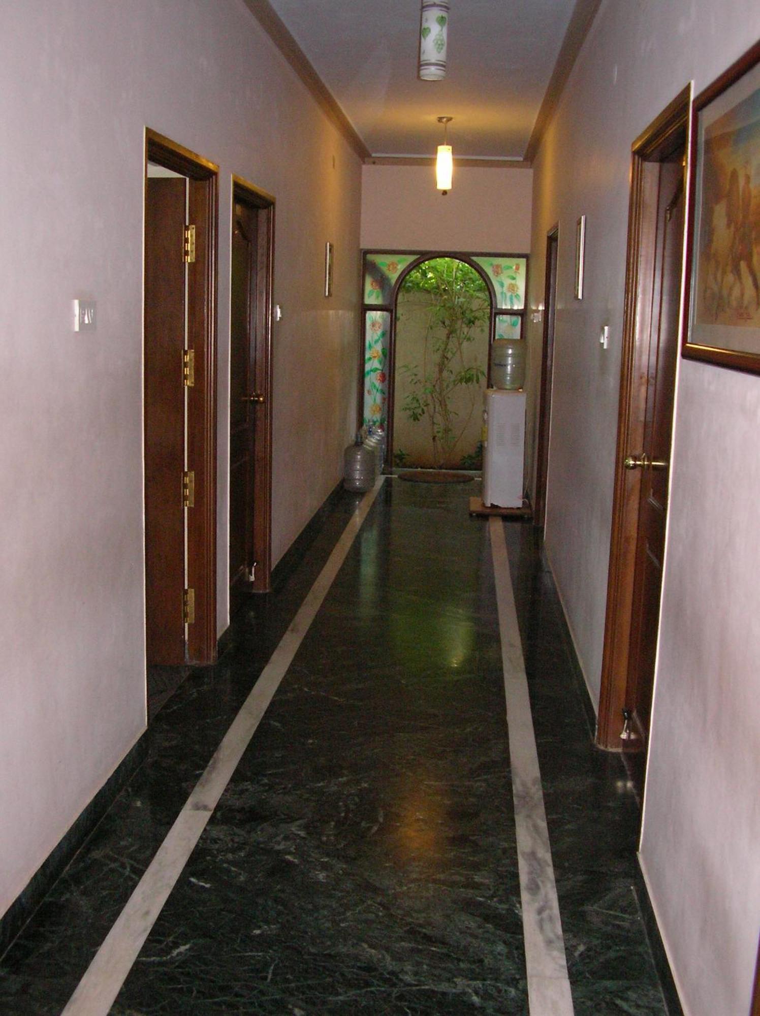 Lloyds Serviced Apartments,Krishna Street,T Nagar Chennai Rom bilde