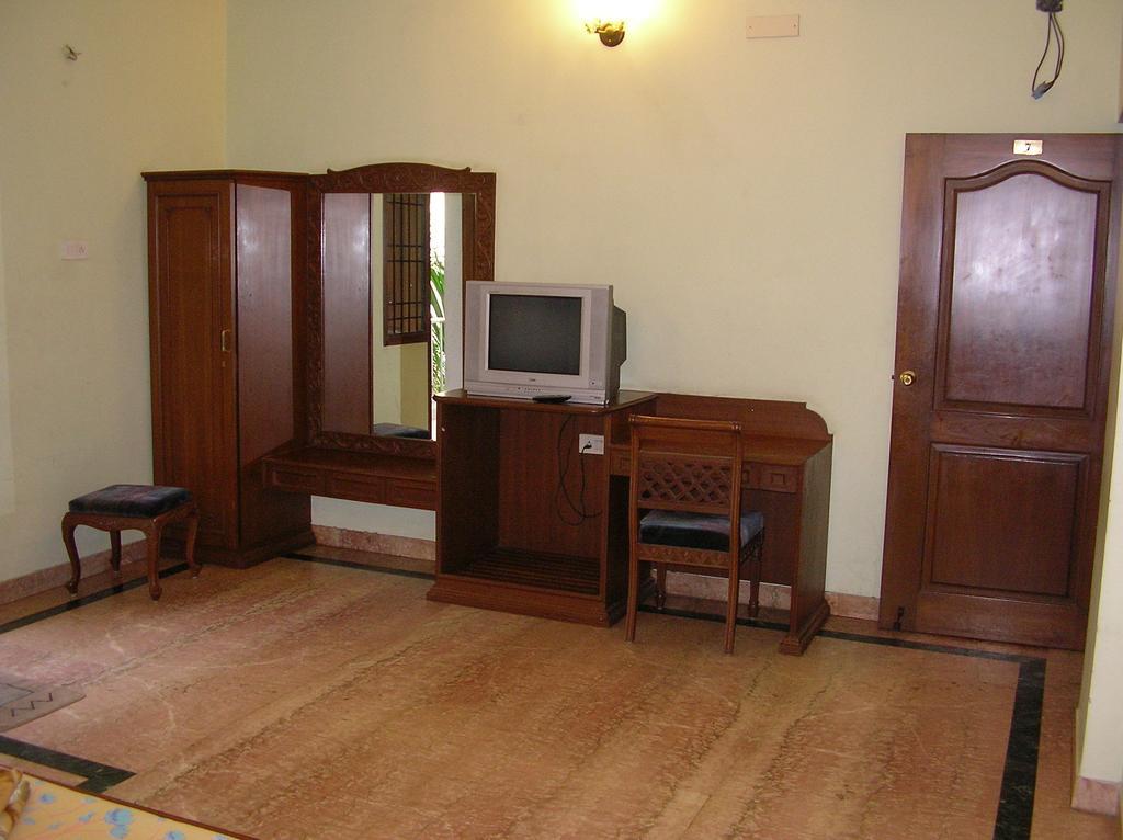 Lloyds Serviced Apartments,Krishna Street,T Nagar Chennai Rom bilde
